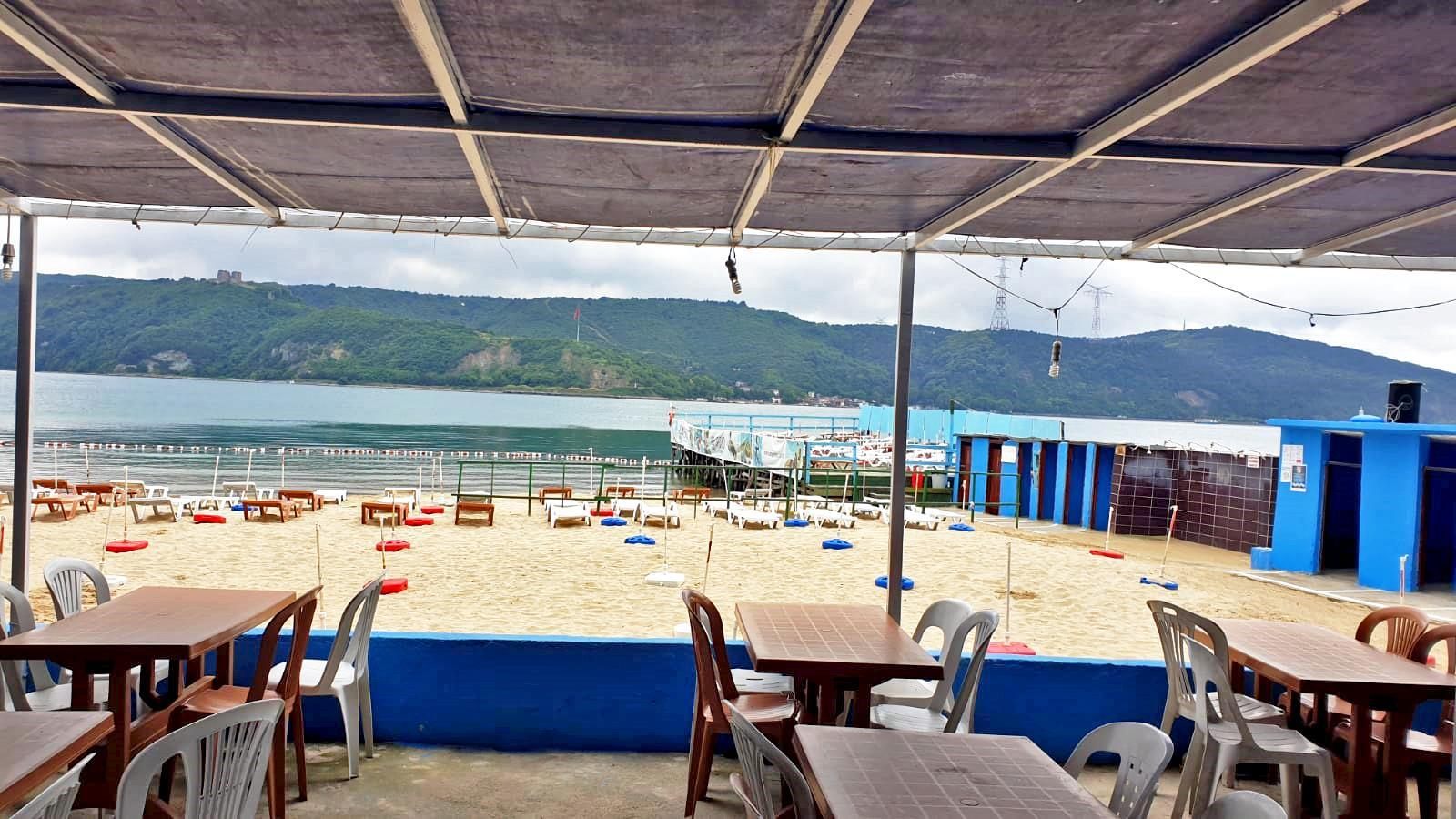 Sarıyer Altınkum Kadınlar Plajı kafeterya ve deniz manzarası